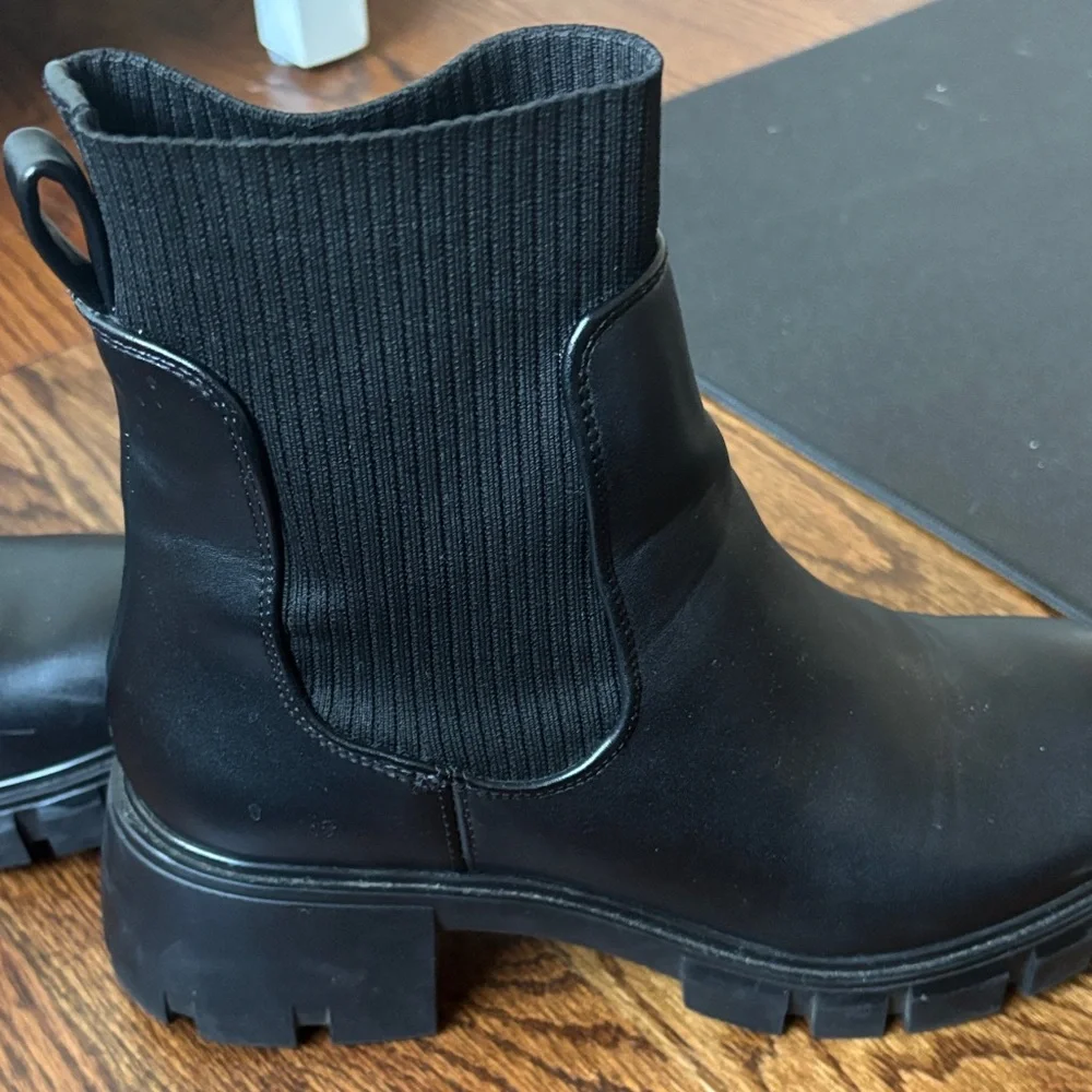 Black Steve Madden Chelsea Ankle Boots - Picture 7 of 9
